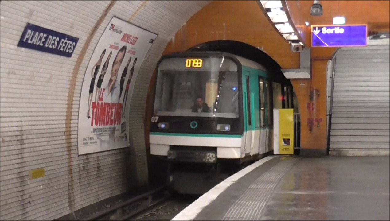 MF88 : Arrivée à la station Place des Fêtes sur la ligne 7bis du métro parisien