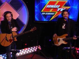 HTVOD - Train Performs Hit Son