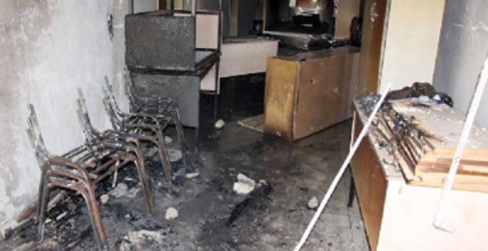 Belediye ve Ak Parti Binasına Molotof Kokteyli Atıldı