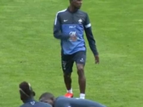 FOOT - BLEUS : Une défense toujours en chantier