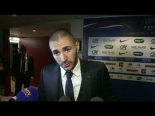 FOOT- BLEUS - Benzema: «Je pense d'abord au groupe»