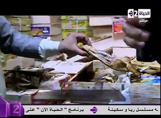 كلام فى سرك - د. احمد نبيل يكشف ديدان داخل الرنجة المخزنة بالمصنع التى كانت ستطرح للبيع