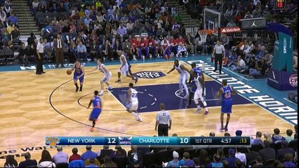 Lance Thomas enchaîne marcher et reprise de dribble sans coup de sifflet