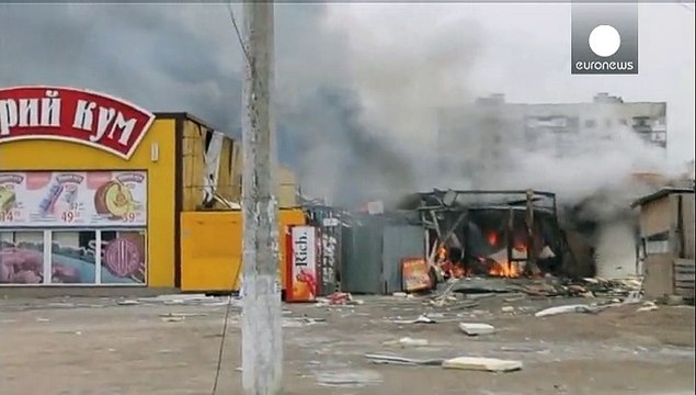 Pioggia di missili a Mariupol, almeno trenta morti: i ribelli respingono le accuse e avanzano verso la città