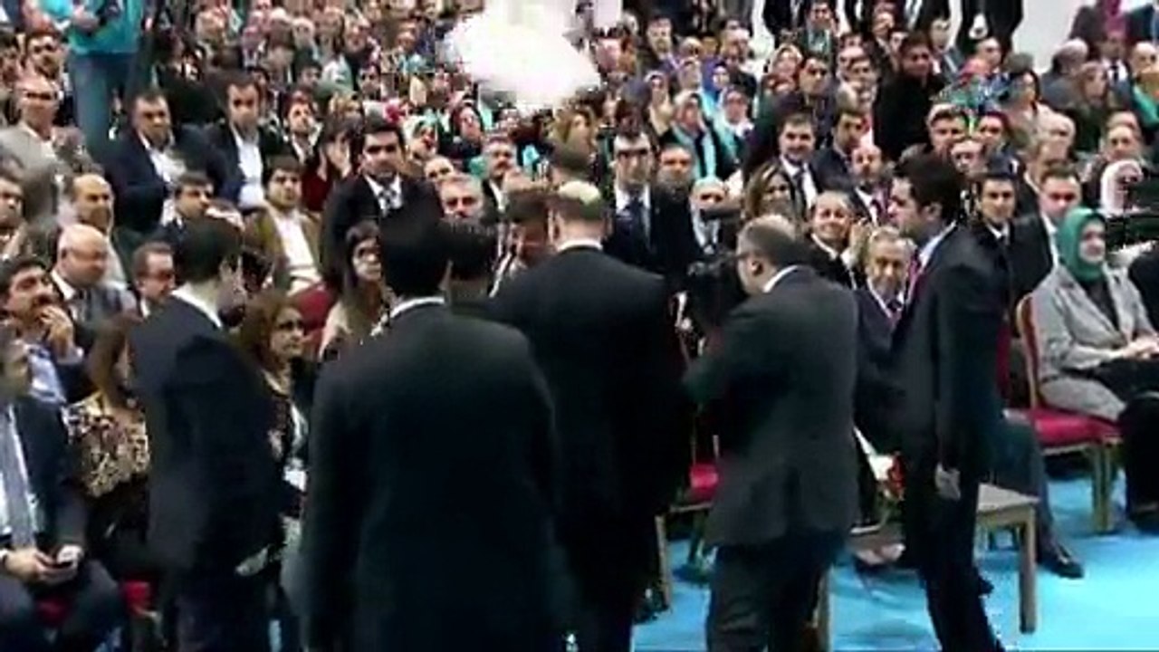 Davutoğlu’ndan o gence şefkat
