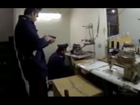 Video Napoli - Lavoro nero e inquinamento, blitz in aziende tessili del Vesuviano -1- (24.01.15)