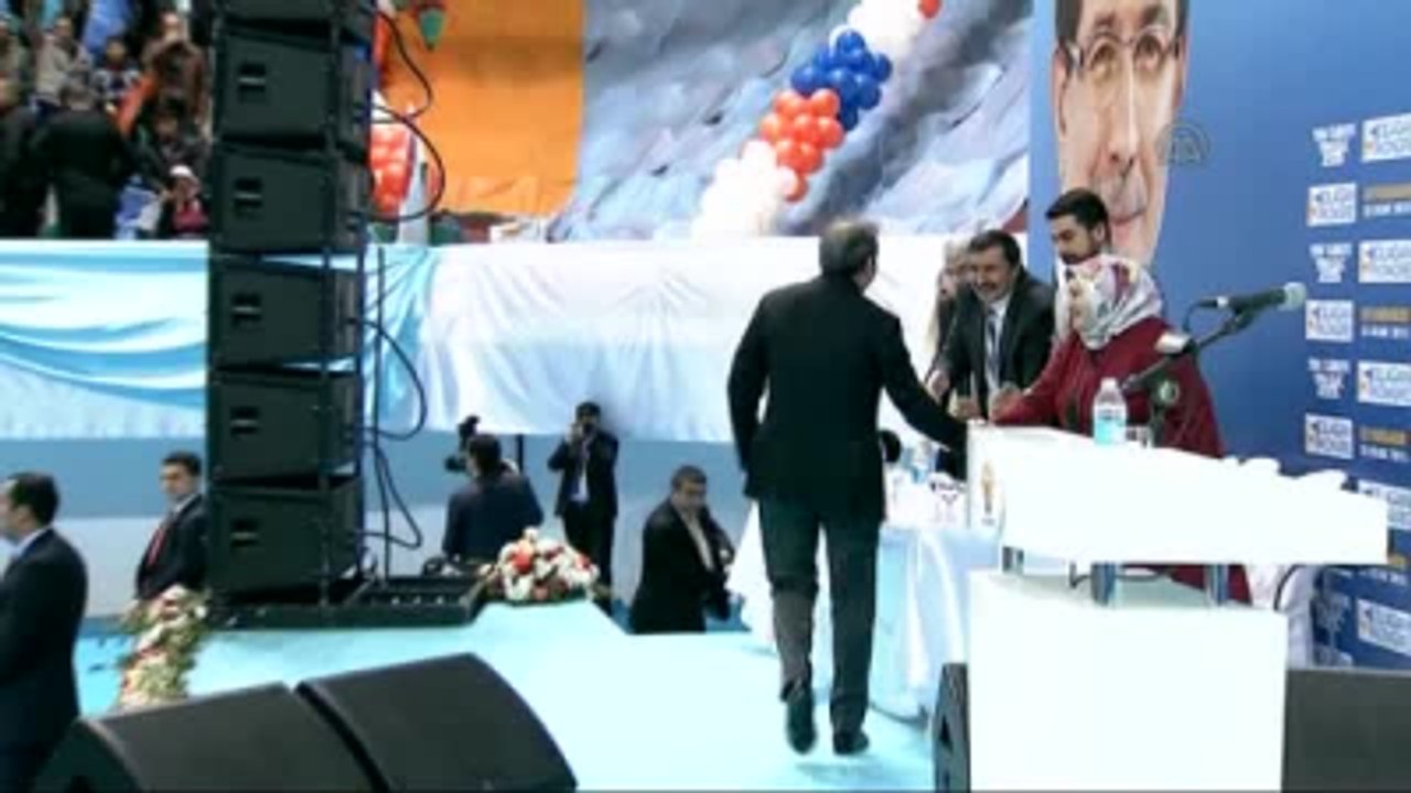 Bakan Eker, AK Parti İl Kongresi'nde "Diyarbakır" Şiirini Okudu