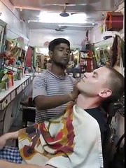 Hindistan'da Akıllara Zarar Berber Masajı