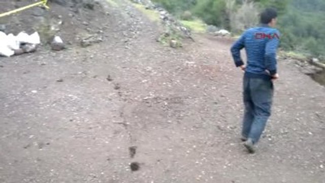 Antalya Kumluca' da Evler Heyelan Nedeniyle Boşaltıldı