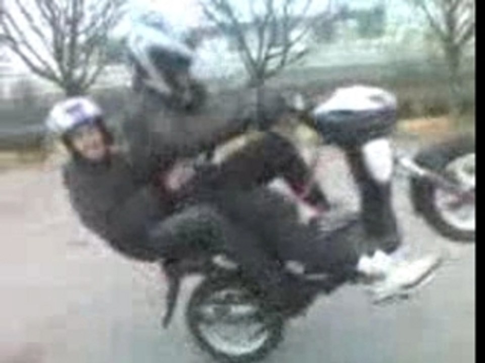 tkt encor moi  booster stunt en acsion