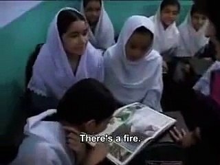 What teachers teaches to students in Pakistan(must watch)