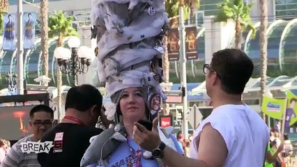 Sexy Cosplay, Gross Fan Photo Shoot Experiment