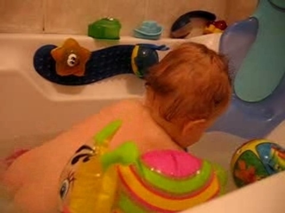 Noa dans son bain
