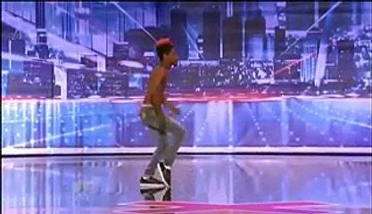 Super Flexible Body Of A Street Dancer Showing His Talent