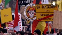 Dresda, in migliaia alla manifestazione anti-islam di Pegida