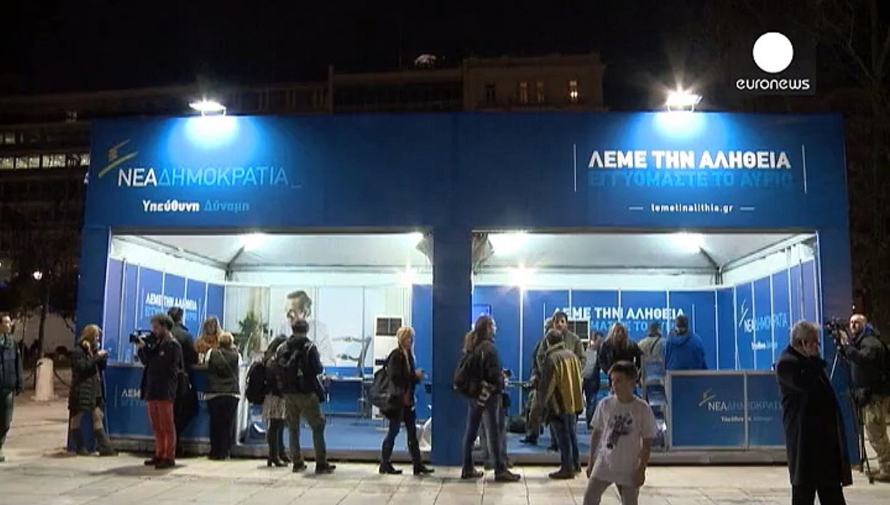 Grecia, grande festa tra i sostenitori di Tsipras. Elettori di Syriza in piazza