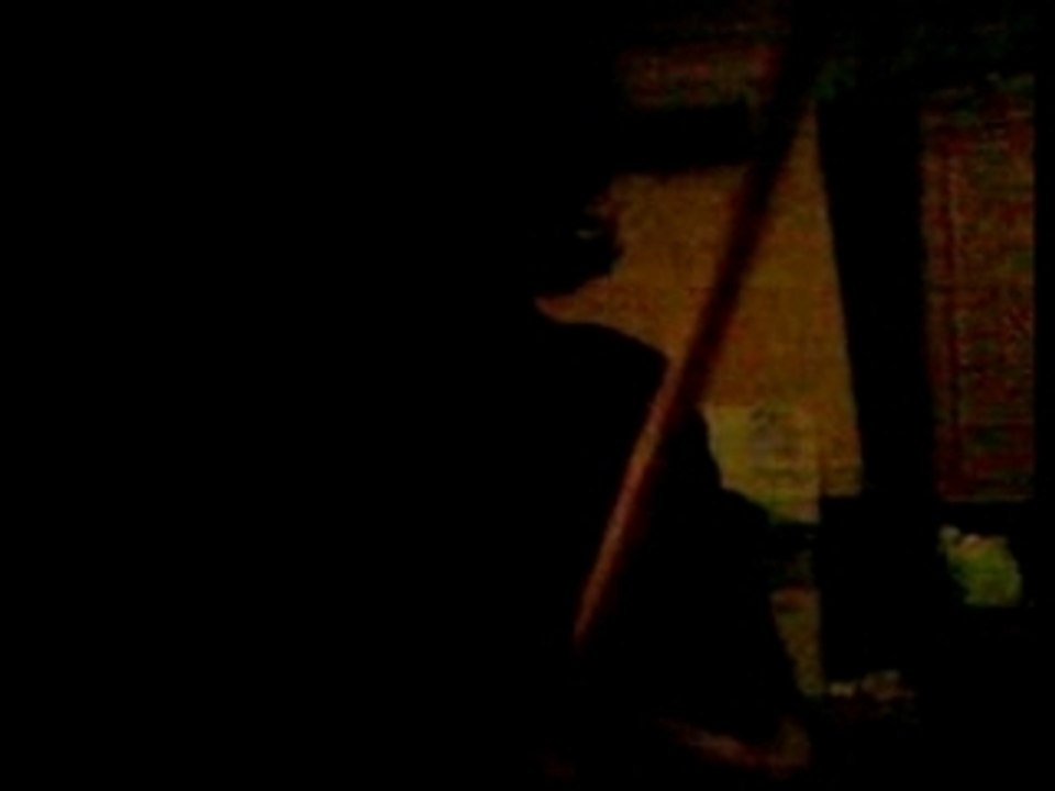 kev danse avec un balais