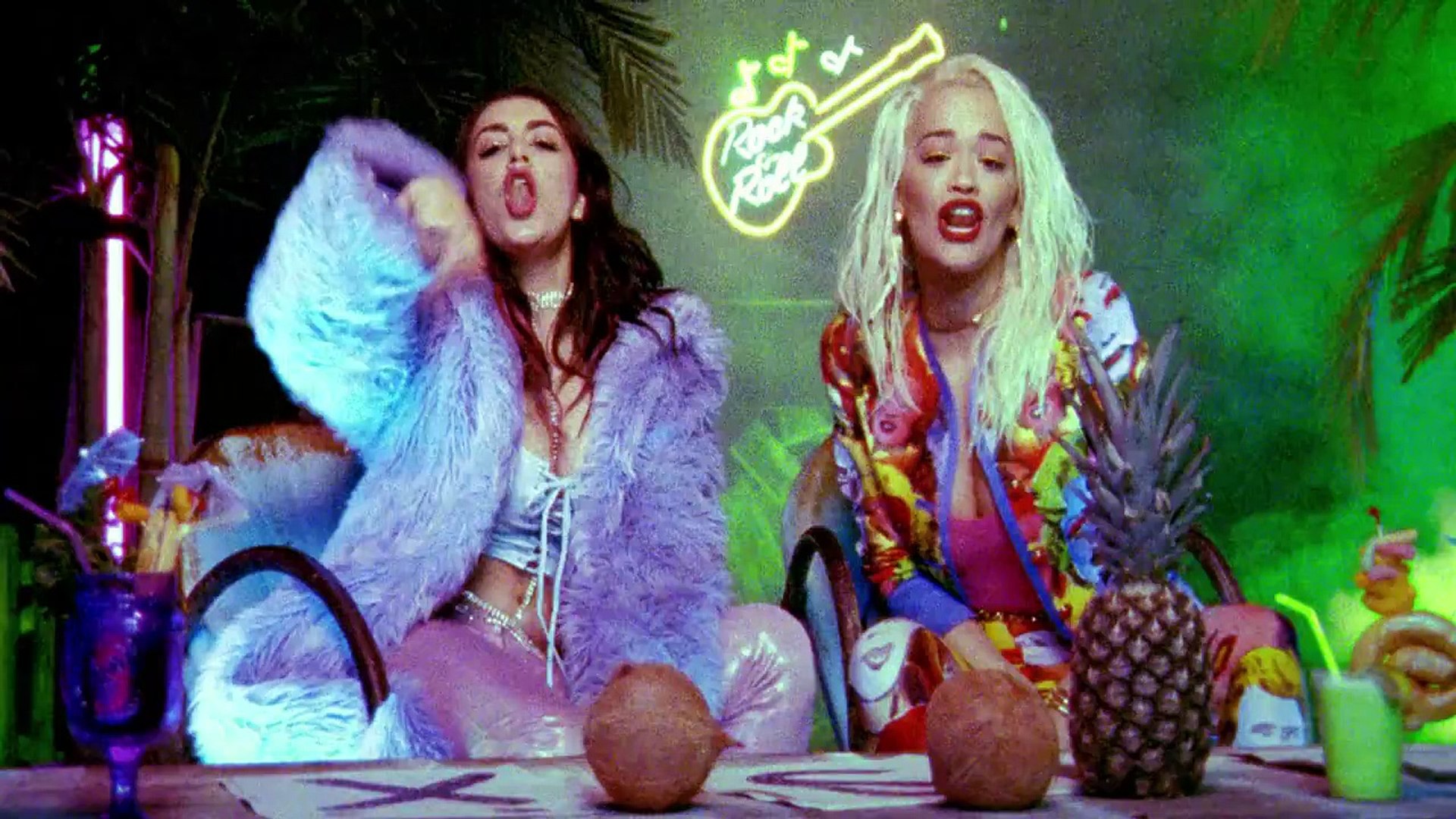 Charli XCX - Doing It ft. Rita Ora (Official Video) - Vídeo Dailymotion