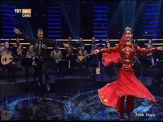 Azerbaycan halk oyunlarından Naz Eyleme