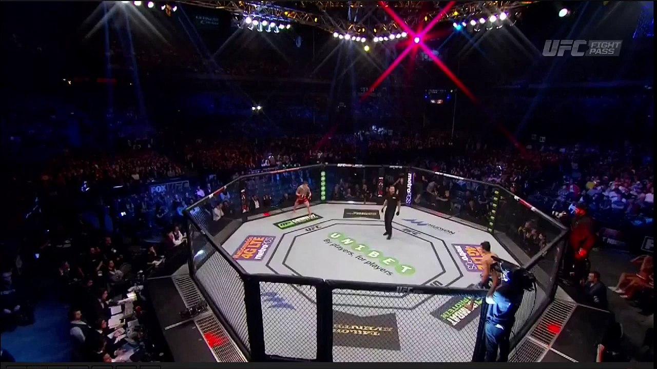Andy Ogle mis KO par Makwan Amirkhani en 8 secondes !