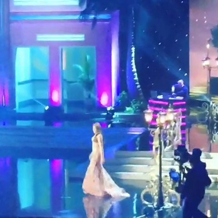 Migbelis Castellanos en los ensayos para el Miss Universo