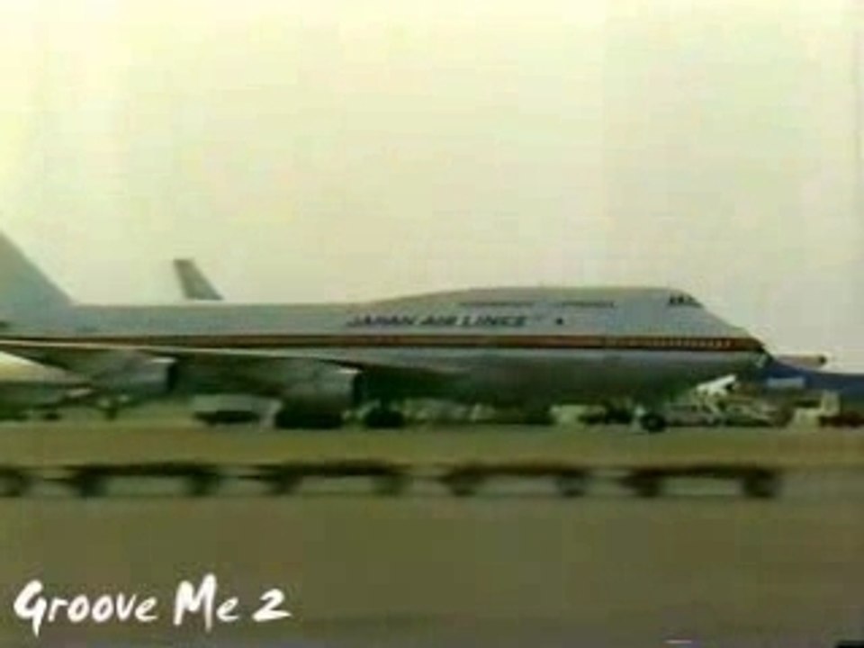 1987 MJ Arrives in Japan (3:53)