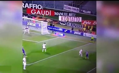 Fiorentina's Joaquín drops Holebas on the floor with a spectacular skill 2015