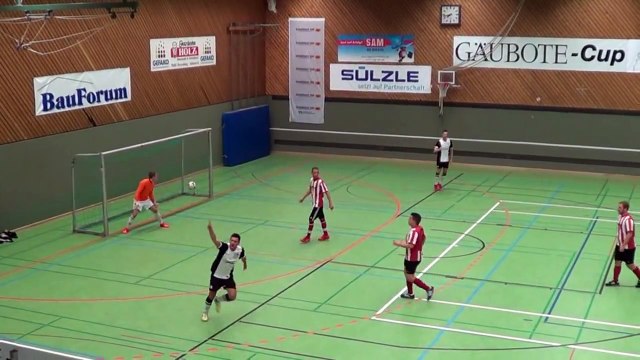 17# Retournée acrobatique de fou en futsal par Dennis Marlovic