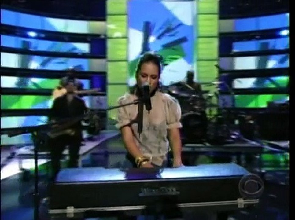 Alicia Keys - Unbreakable - Live  Fashion Rocks - 2005