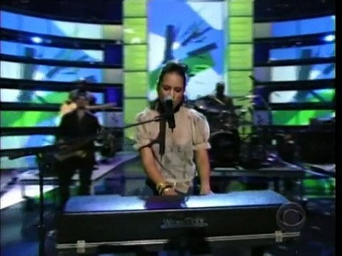 Alicia Keys - Unbreakable - Live Fashion Rocks - 2005