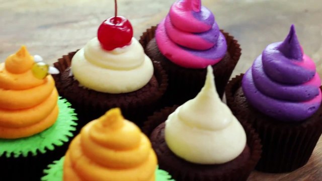 Buttercream FROSTING RECIPE - Perfect for Decorating Cakes & Cupcakes