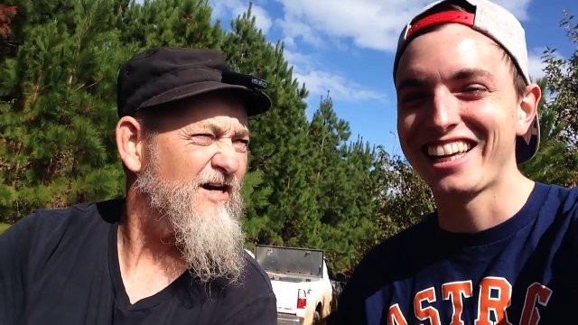 Un australien apprend à des étranger à prononcer une phrase - GDay Mate! How You Going