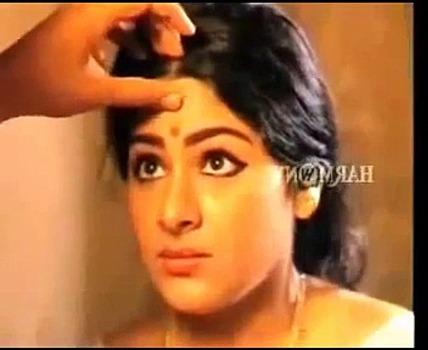 Beautifull Hot Malayalam Actress Busty Aunty Video