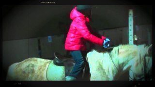 Joëlle 1ère leçon d'équitation (27.11.2013)