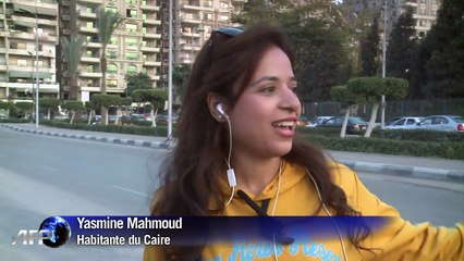 Au Caire, de femmes affrontent à vélo bouchons et harcèlement