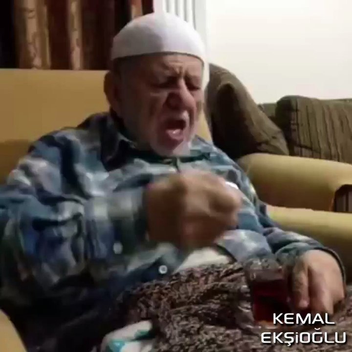 Kameraya Sevimlilik Yapan Dede