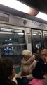 Un conducteur de métro parisien chante sur la ligne 6