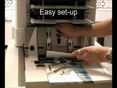 Mise sous pli DMI 4000 avec margeur MF 4000 et convoyeur de réception BST 4000