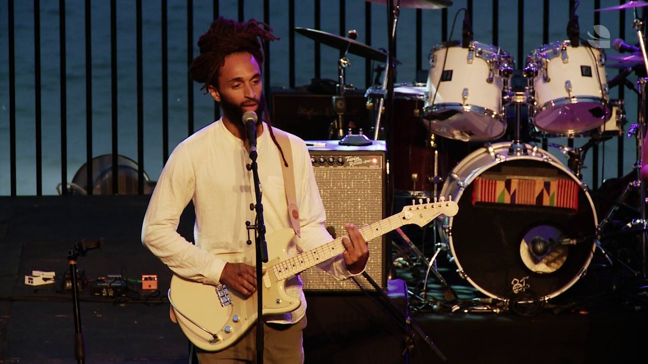 Andrew Ashong live