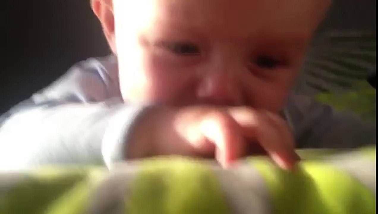 Bébé très comédien