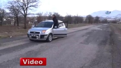 Bu Yolda Arabalar Kendi Kendine Gidiyor