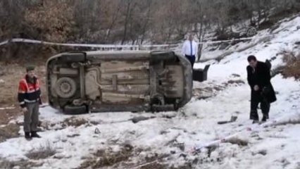 Ticari Araç Şarampole Devrildi: 1 Ölü