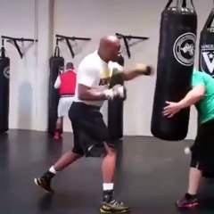 Anderson posta vídeo batendo saco e mostra que está com as mãos afiadas para sábado