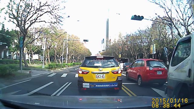 Une cycliste percutée par une voiture à Taïwan