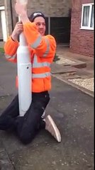 Coincé sur un lampadaire