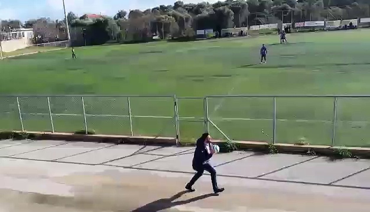 Ο πρόεδρος σε ρόλο ballboy