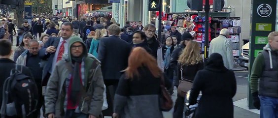 Découvrez le nouveau clip de Julien Clerc "On va, on vient, on rêve"