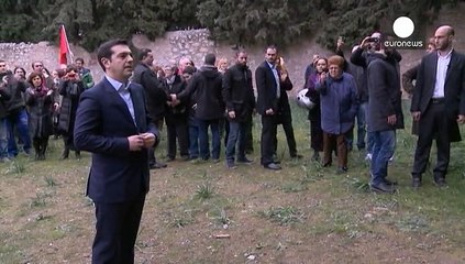 تسيبراس يزور جدار "كيسارياني"  مباشرة بعد تعينه  رئيسا للوزراء