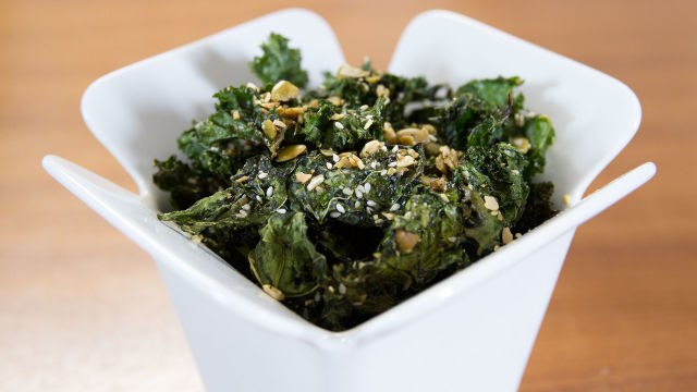 Treat Yourself - Addictive and Healthy Deskside Snack: Everything Kale Chips