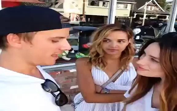 Güzel Kız Öpüşmek İsteyen Çocuğu Öyle Bir Öptüki Çocuk Çılgına Döndü Mehmet Kıvanç Akkaya haberleri